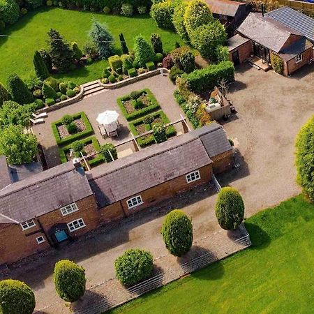 Luxury Barn With Hot Tub, Spa Treatments, Private Dining Little Budworth Kültér fotó