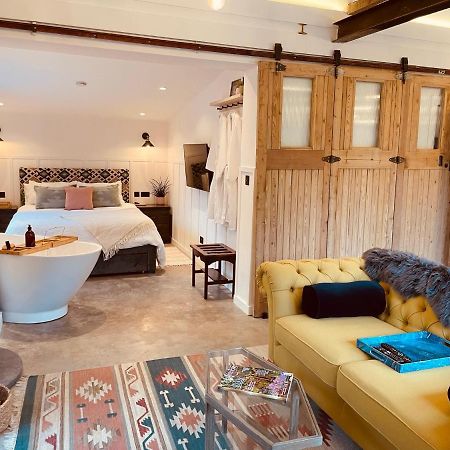 Luxury Barn With Hot Tub, Spa Treatments, Private Dining Little Budworth Kültér fotó