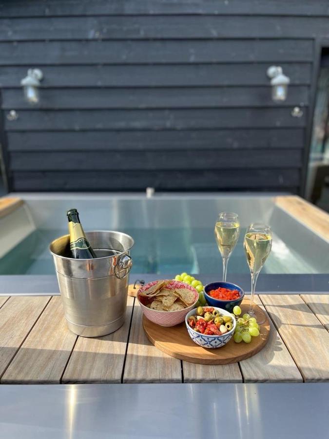 Luxury Barn With Hot Tub, Spa Treatments, Private Dining Little Budworth Kültér fotó