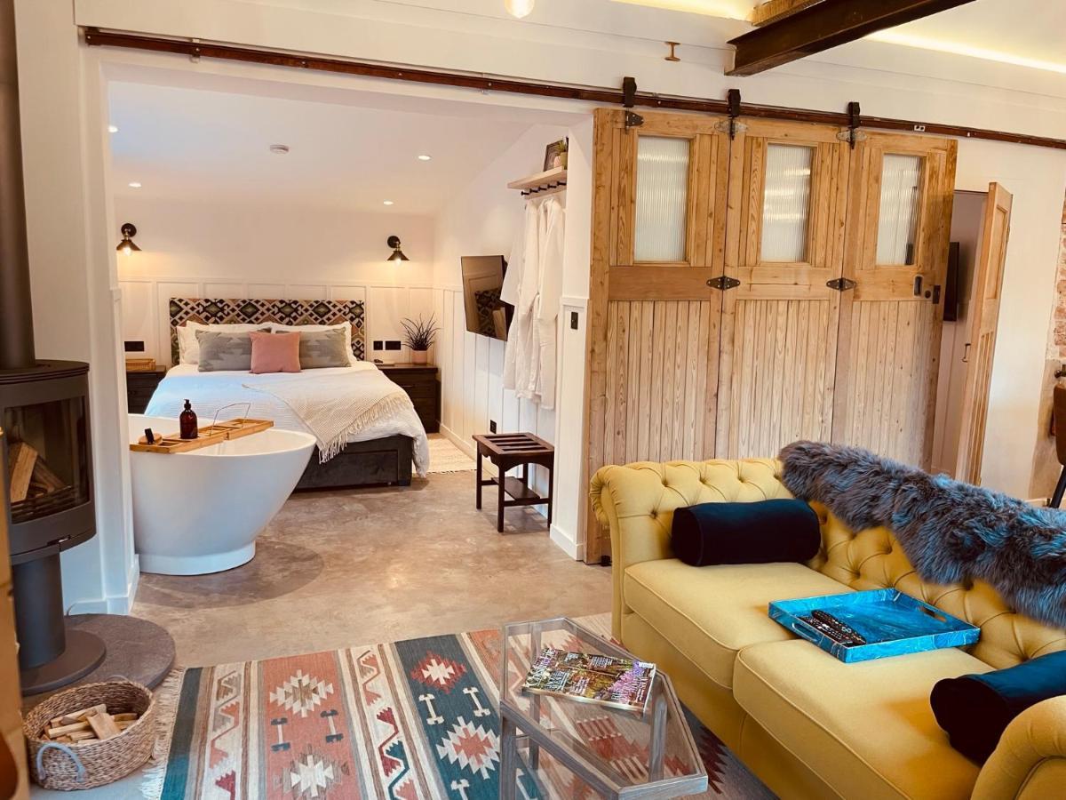 Luxury Barn With Hot Tub, Spa Treatments, Private Dining Little Budworth Kültér fotó