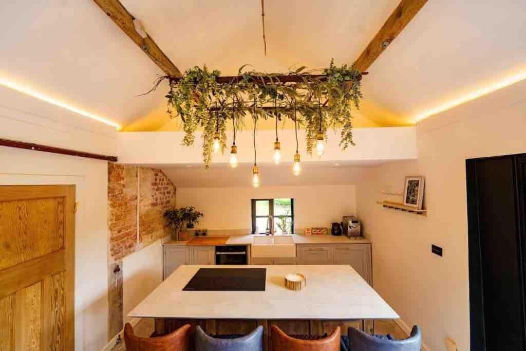 Luxury Barn With Hot Tub, Spa Treatments, Private Dining Little Budworth Kültér fotó